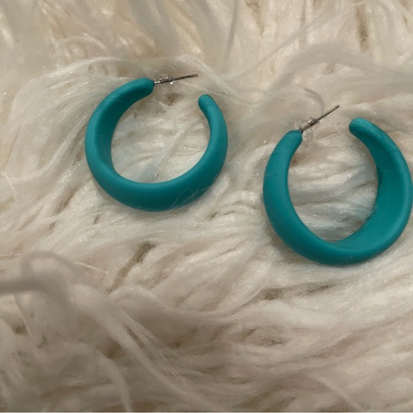Teal Color Earrings - Picture 4 of 7